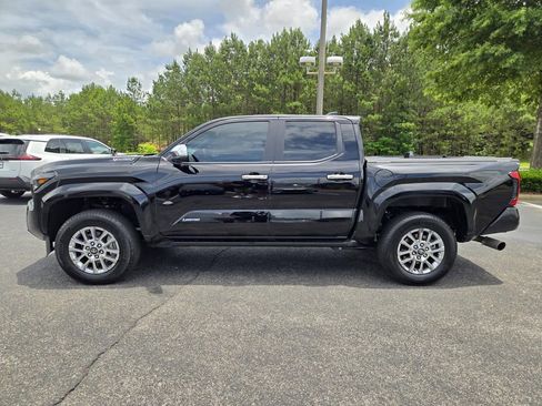 Used 2024 Toyota Tacoma Limited AWD/4WD image 5