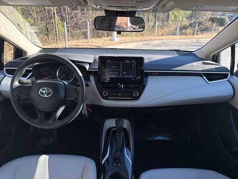 Used 2022 Toyota Corolla LE image 16