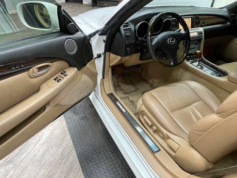 Used 2010 Lexus SC 430 Convertible RWD image 2