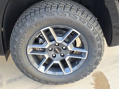 New 2026 GMC Terrain AT4 w/ LPO, Black Badging Package image 32