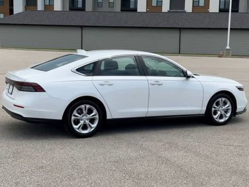 Certified 2025 Honda Accord LX image 9
