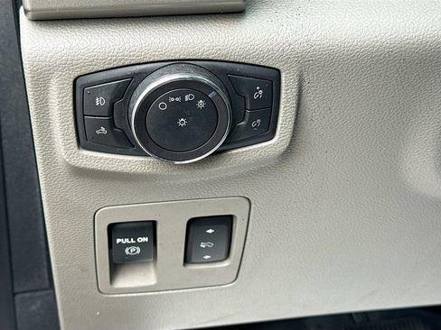 Used 2018 Ford F150 Lariat RWD image 29