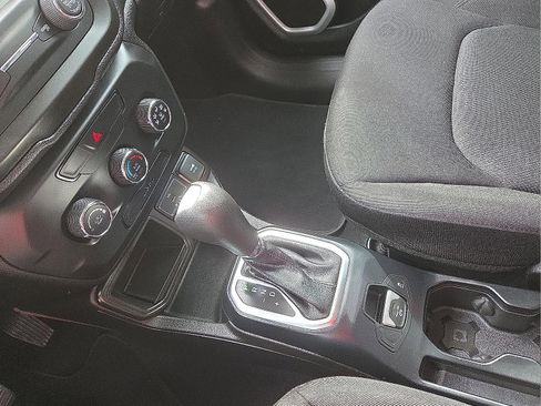 Used 2020 Jeep Renegade Sport image 25