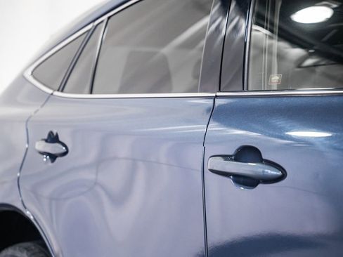 Used 2021 Toyota Venza LE image 16