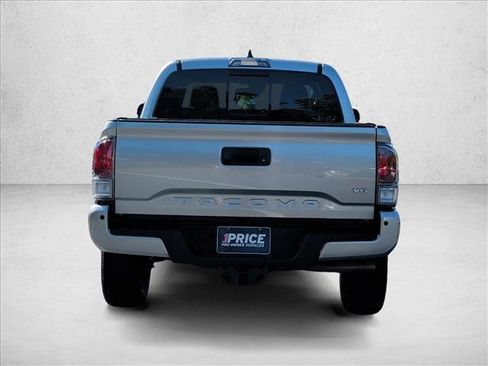 Used 2022 Toyota Tacoma TRD Sport w/ Technology Package RWD image 6