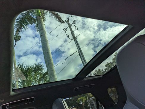 Used 2024 Land Rover Range Rover Sport image 20