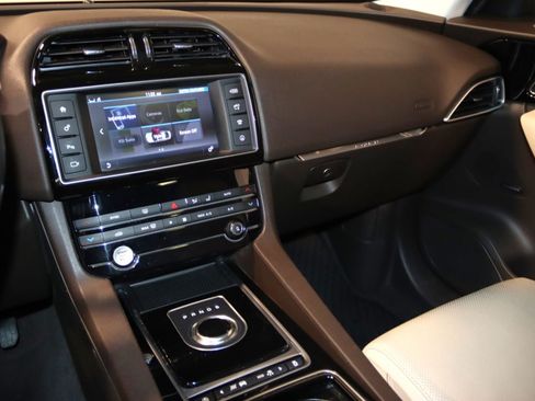 Used 2018 Jaguar F-PACE Prestige AWD/4WD image 48