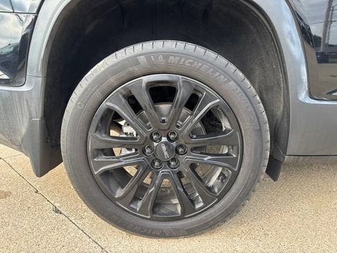 Used 2023 GMC Acadia SLT w/ Elevation Edition FWD image 10