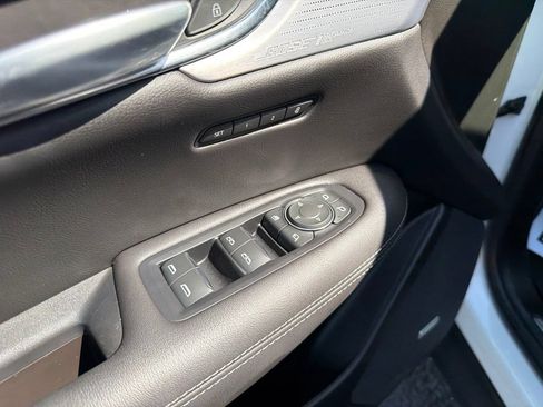 Used 2022 Cadillac XT5 Premium Luxury w/ Technology Package FWD image 17