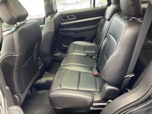 Used 2017 Ford Explorer XLT w/ Equipment Group 202A image 12