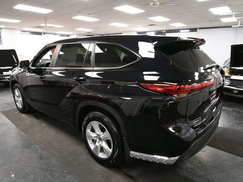 Certified 2023 Toyota Highlander L FWD image 5