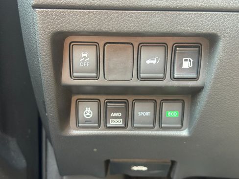 Used 2018 Nissan Rogue SV w/ Premium Package AWD/4WD image 16