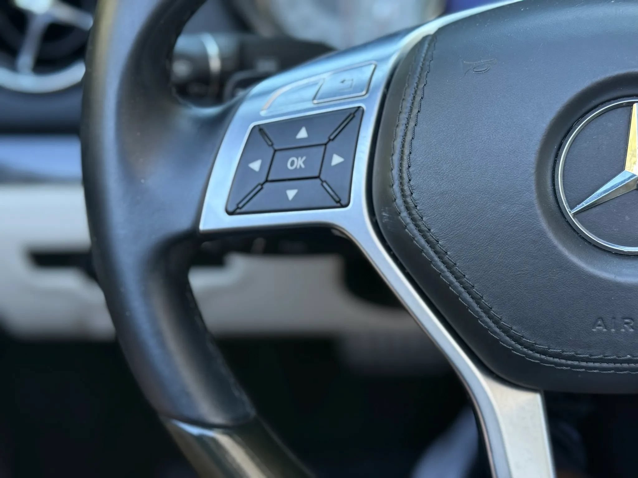 Used 2014 Mercedes-Benz SL 550 w/ Sport Wheel Package image 29