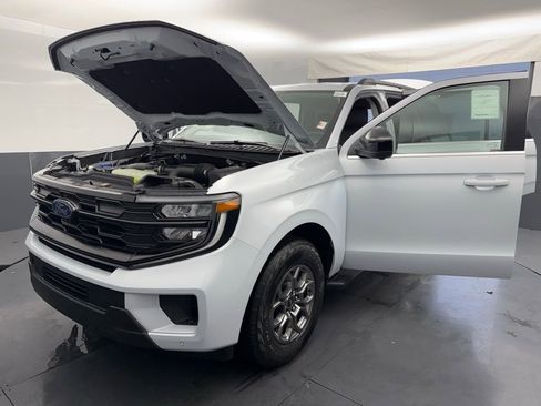 New 2025 Ford Expedition Active image 16
