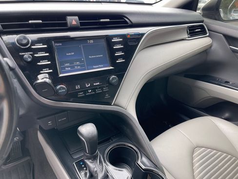 Used 2018 Toyota Camry SE image 23