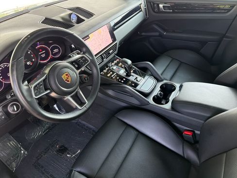 Certified 2023 Porsche Cayenne AWD/4WD image 4