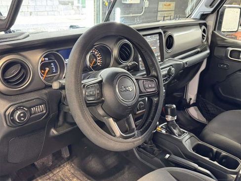 Certified 2021 Jeep Gladiator Willys image 10