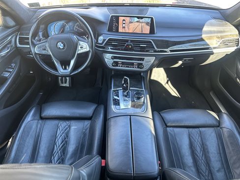 Used 2017 BMW 750i xDrive image 2
