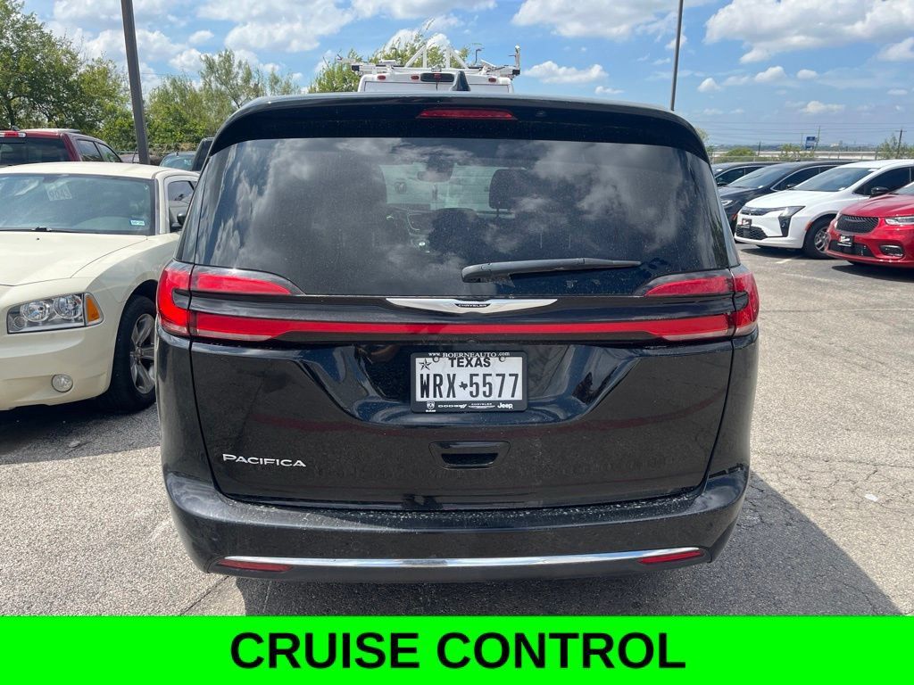 Used 2025 Chrysler Pacifica Select FWD image 5