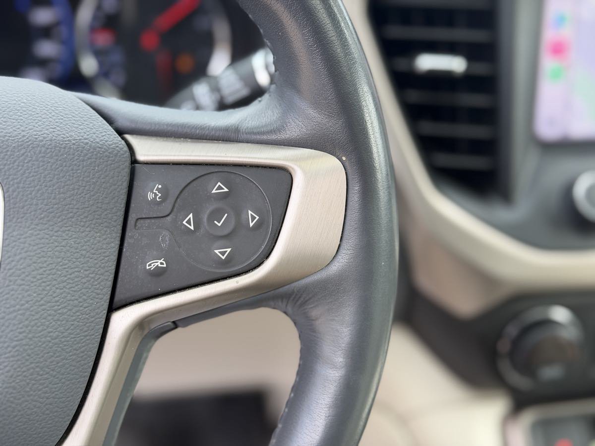 Used 2022 GMC Acadia Denali w/ Denali Ultimate Package AWD/4WD image 19
