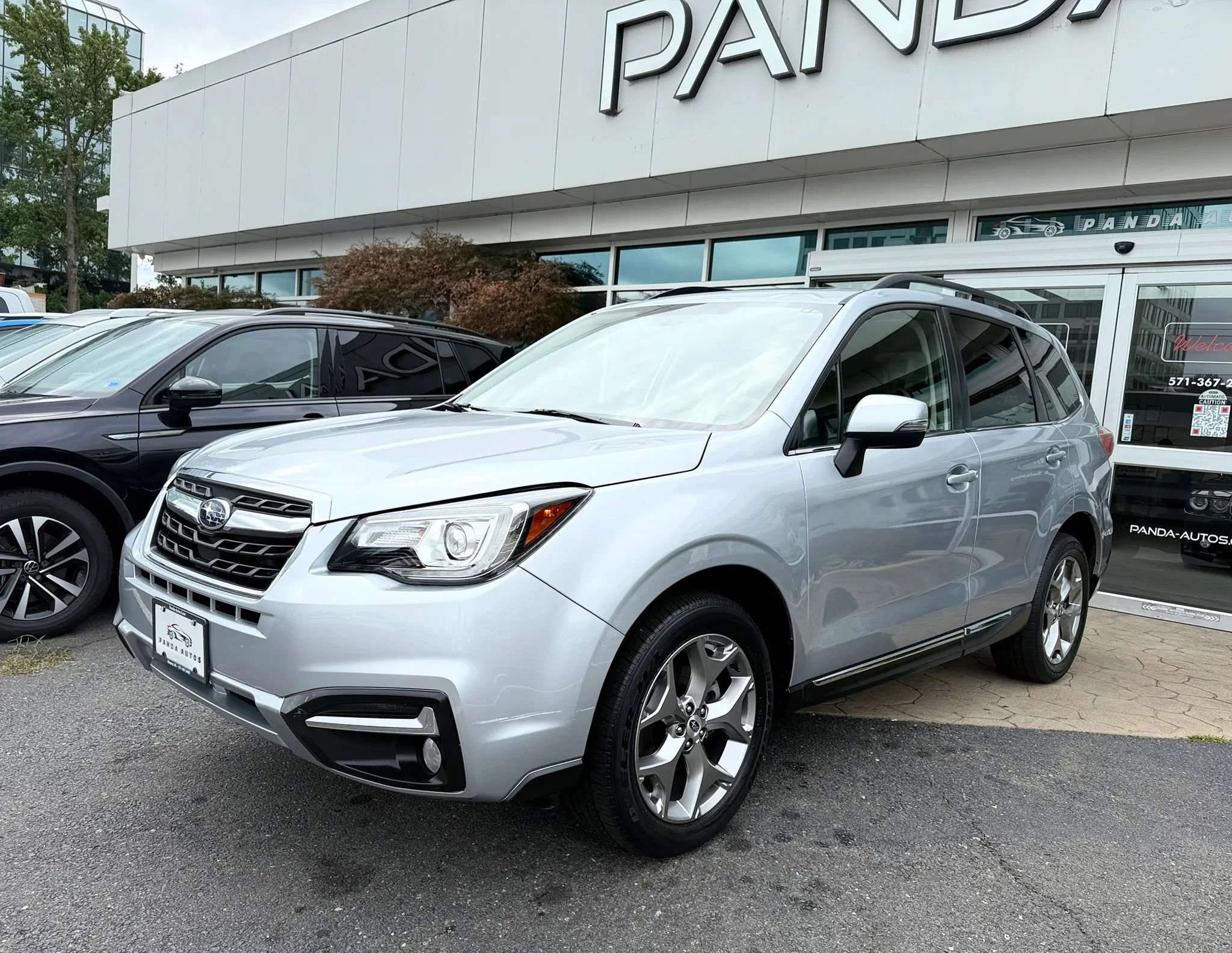 Used 2017 Subaru Forester 2.5i Touring AWD/4WD image 3
