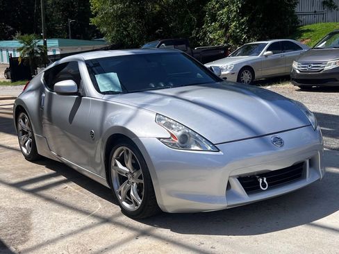 Used 2011 Nissan 370Z Touring image 3