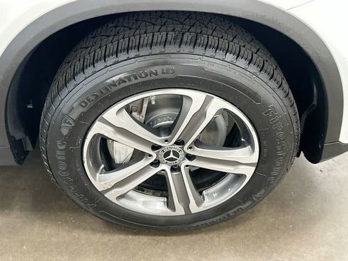 Used 2018 Mercedes-Benz GLC 300 4MATIC image 5