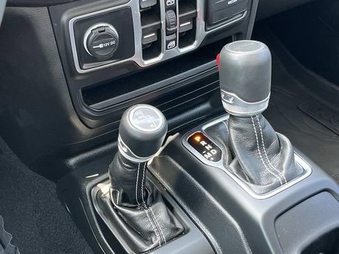 Used 2023 Jeep Gladiator Overland w/ Popular Equipment Package AWD/4WD image 30