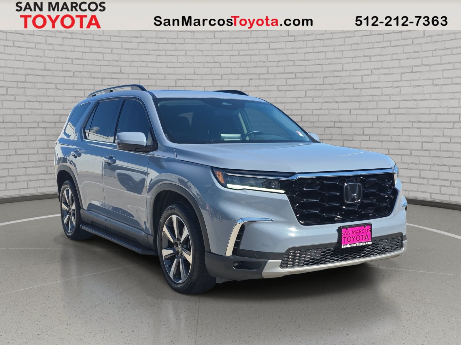 Used 2024 Honda Pilot Touring image 3