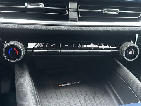 New 2026 Chevrolet Equinox EV LT image 28