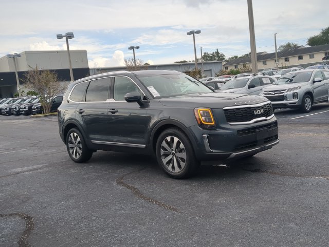 Used 2022 Kia Telluride EX w/ EX Premium Package FWD image 3