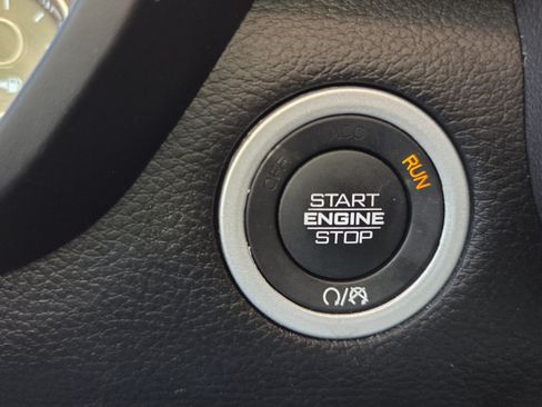 Used 2023 RAM 1500 Laramie AWD/4WD image 32