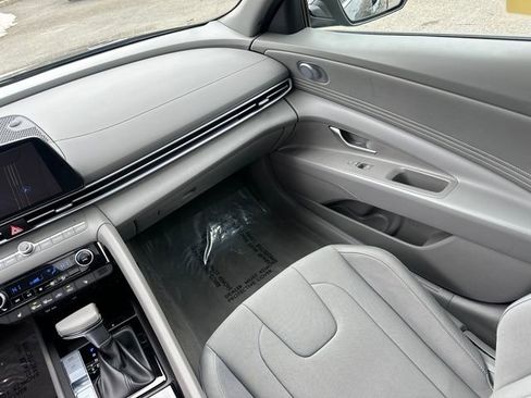 Used 2025 Hyundai Elantra SEL image 23