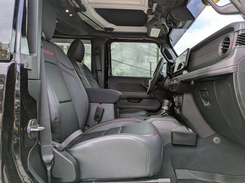 Used 2024 Jeep Wrangler Rubicon image 18