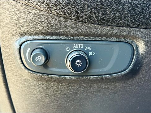 Used 2020 Chevrolet Equinox LS w/ LS Convenience Package image 32