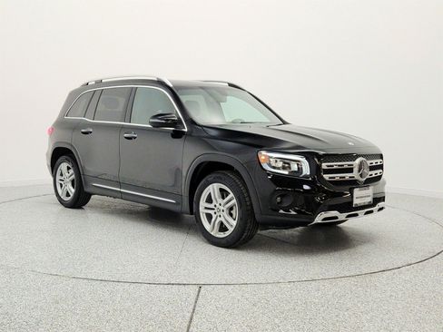 Used 2023 Mercedes-Benz GLB 250 image 3