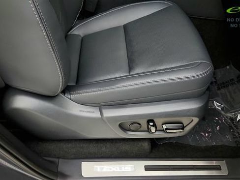 Used 2026 Lexus GX 550 w/ Accessory Package (2T) AWD/4WD image 36