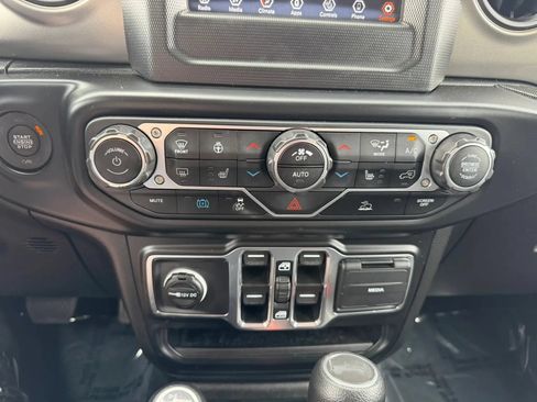 Used 2023 Jeep Wrangler Unlimited w/ Cold Weather Group AWD/4WD image 24