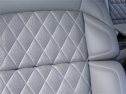 New 2026 Lincoln Navigator Black Label AWD/4WD image 16