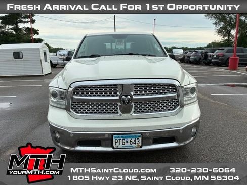 Used 2018 RAM 1500 Laramie w/ Convenience Group AWD/4WD image 3