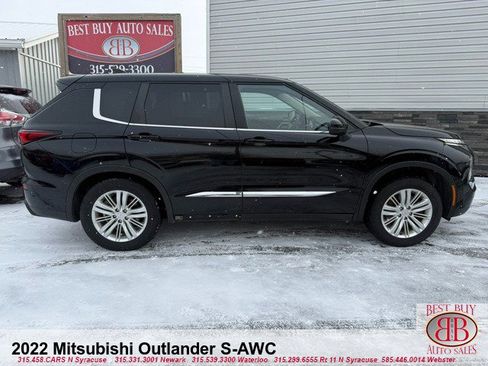 Used 2022 Mitsubishi Outlander ES image 2