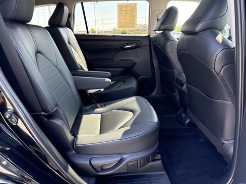 Used 2023 Toyota Highlander XLE image 20