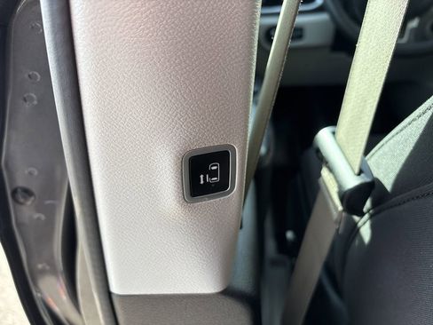 Used 2018 Chrysler Pacifica Touring Plus image 10