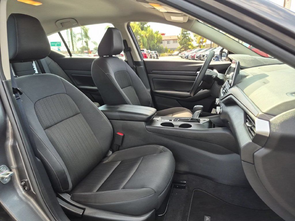 Used 2025 Nissan Altima 2.5 SV AWD/4WD image 30