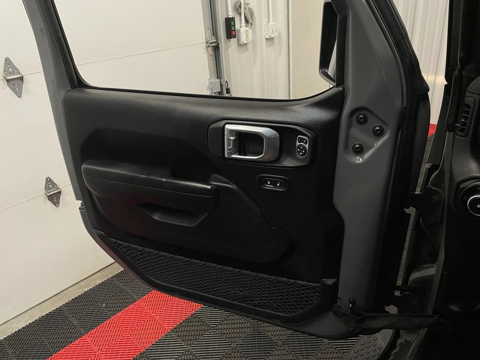 Used 2021 Jeep Wrangler Unlimited Sport AWD/4WD image 28