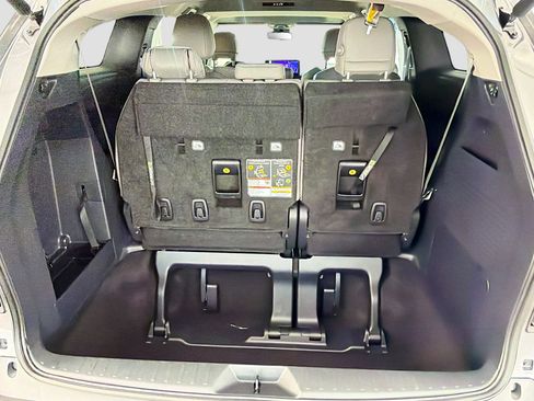 Used 2025 Toyota Sienna XLE image 11
