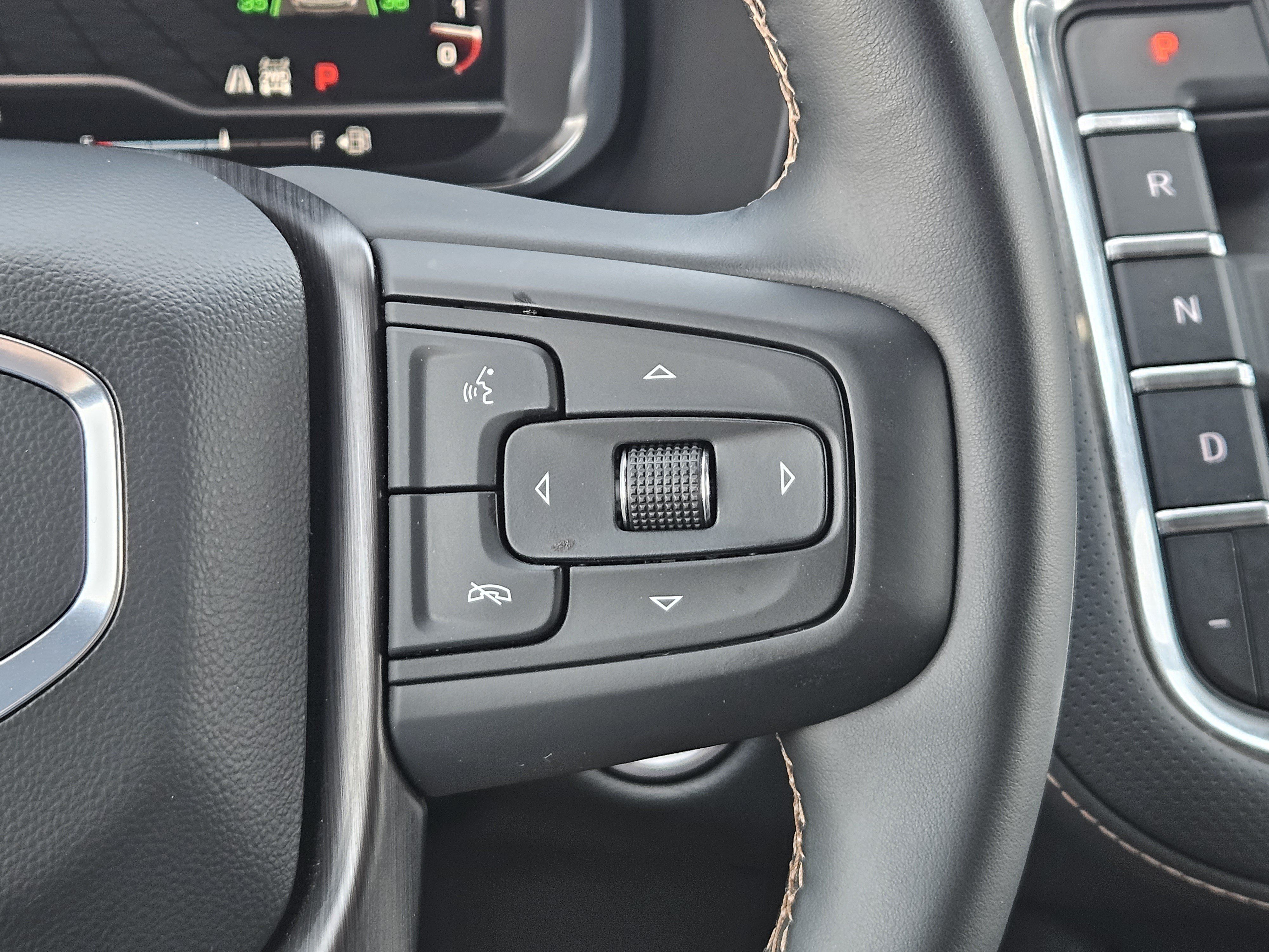 Used 2024 GMC Yukon AT4 w/ Technology Package AWD/4WD image 28