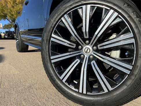 Used 2024 Volvo XC90 B6 Plus image 8