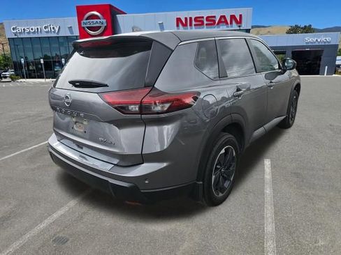 Used 2024 Nissan Rogue SV image 8