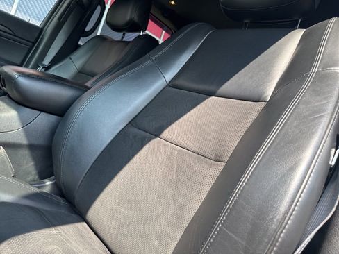 Used 2020 Jeep Grand Cherokee Altitude image 27